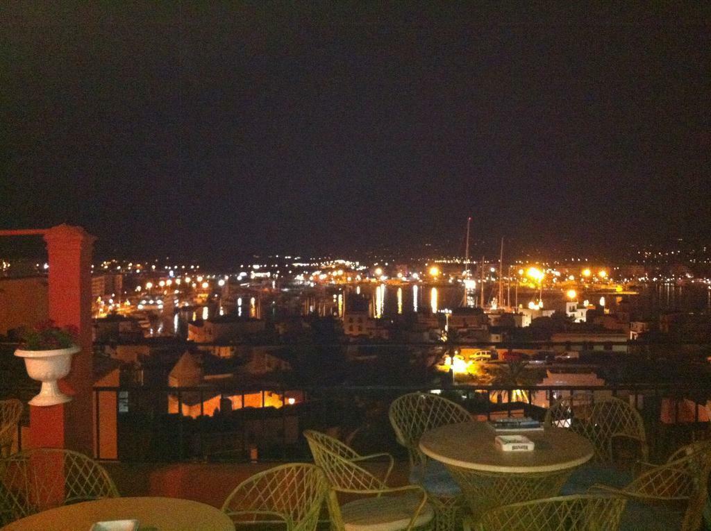 Aparthotel Navila Ibiza-stad Buitenkant foto